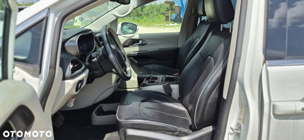 Chrysler Pacifica - 10