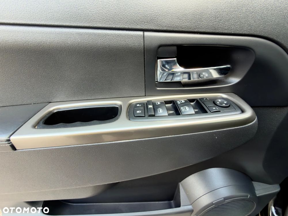 Jeep Cherokee - 28