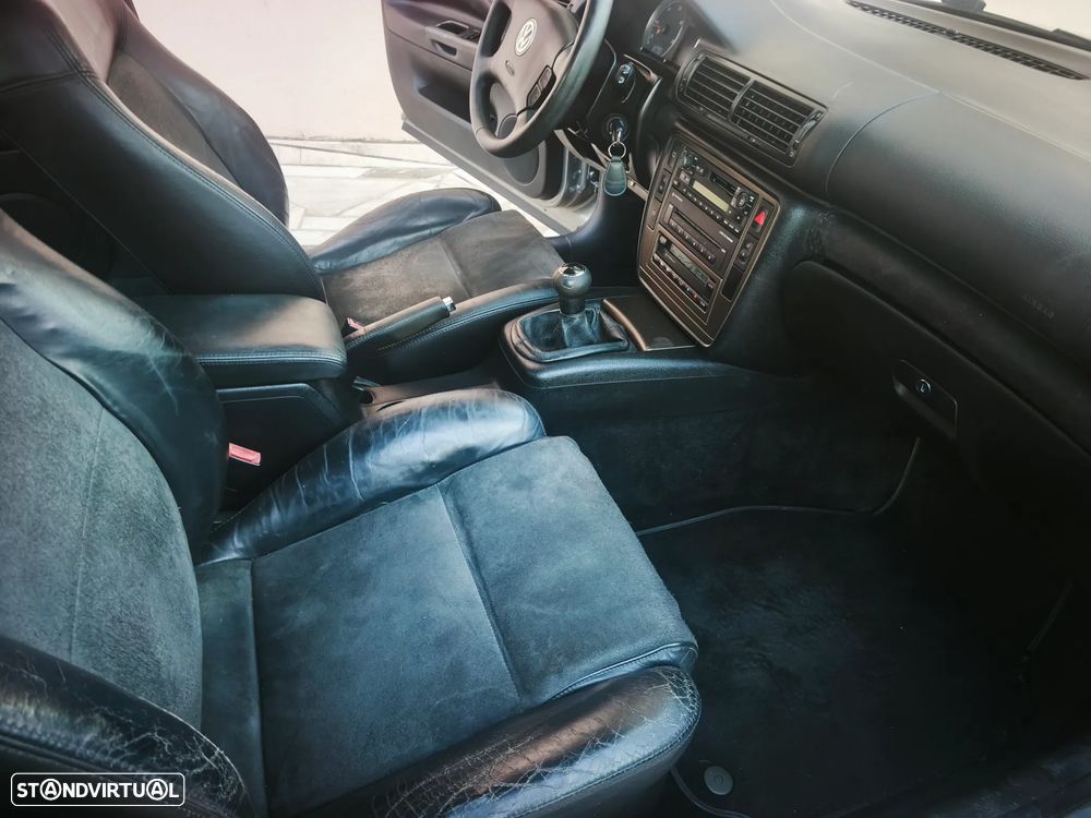 VW Passat 1.9 TDi Highline - 12