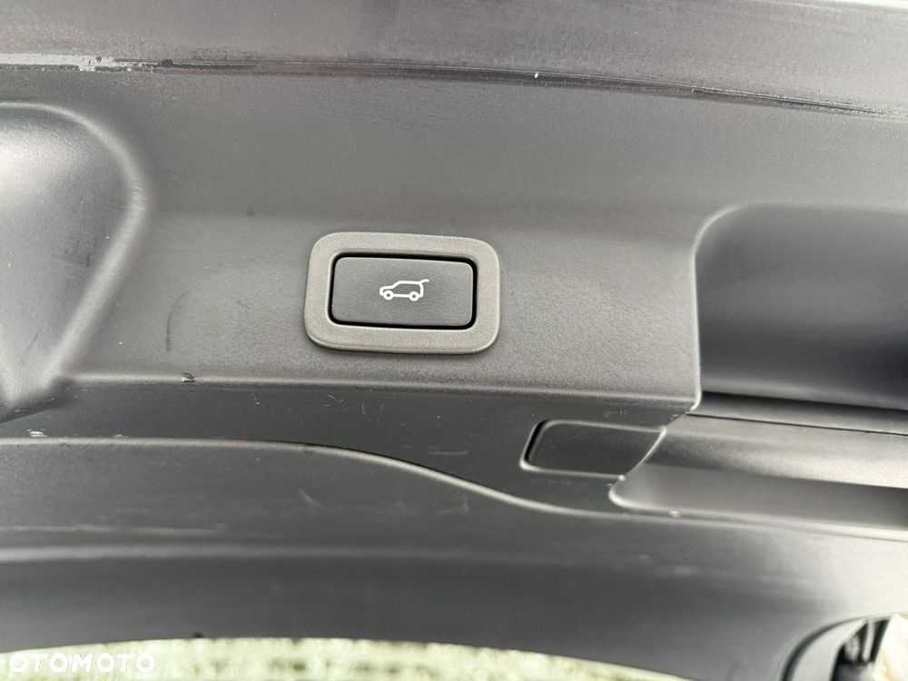 Jaguar F-Pace 2.0 i4D AWD R-Sport - 28