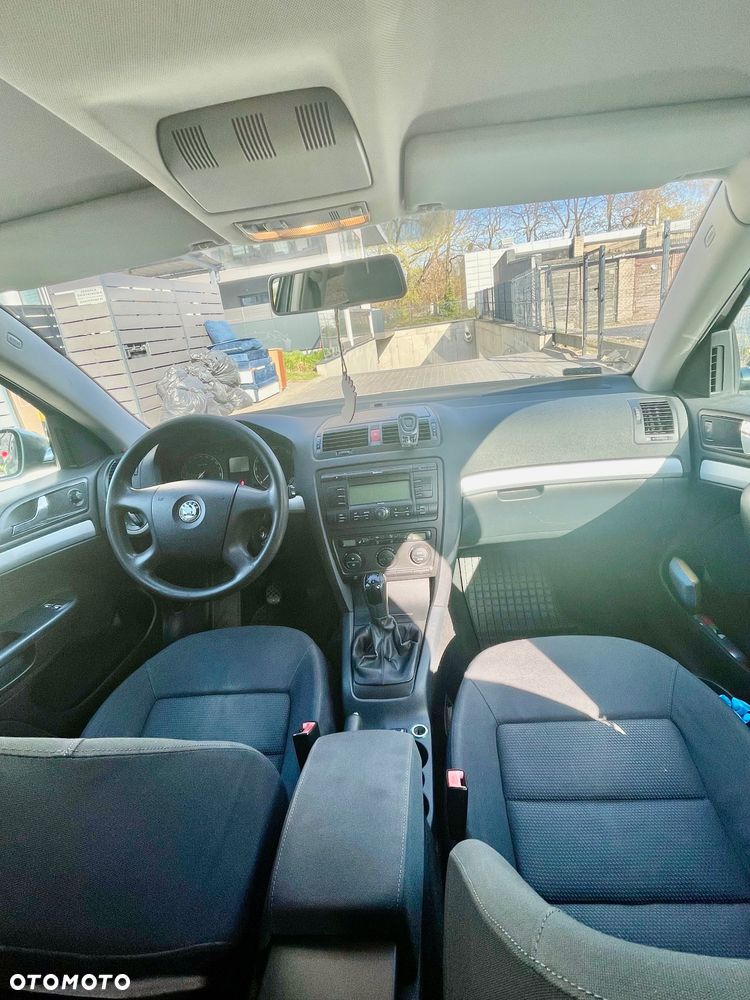 Skoda Octavia 1.6 Ambiente - 15