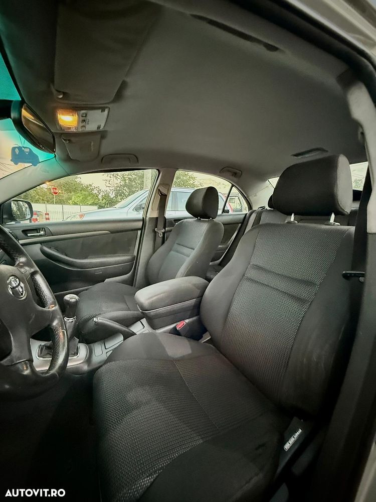 Toyota Avensis 1.8 Executiv - 3