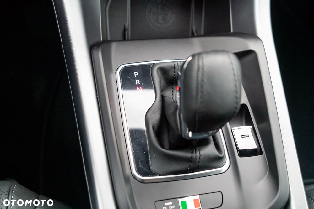 Alfa Romeo Tonale 1.5 T4 GSE mHEV Veloce DCT - 10
