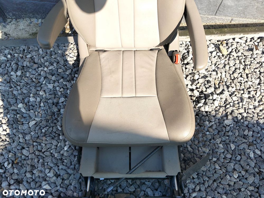 FOTEL DO CIĄGNIKA SKÓRZANY - 3