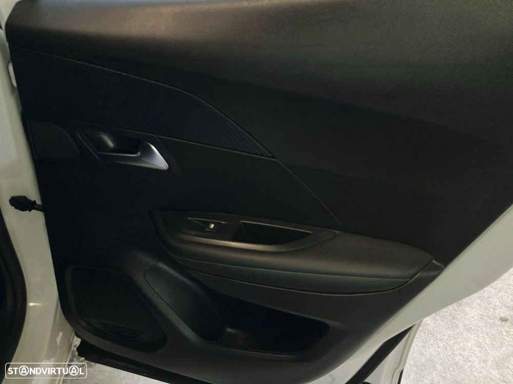 Peugeot 2008 1.2 PureTech Allure - 22
