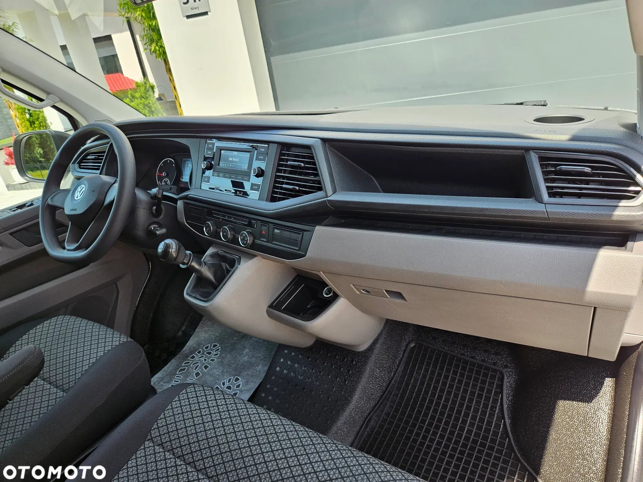 Volkswagen Caravelle 6.1 2.0 TDI L2 Comfortline - 6