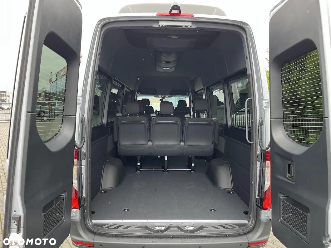 Mercedes-Benz Sprinter - 13