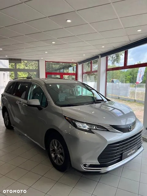 Toyota Sienna - 6