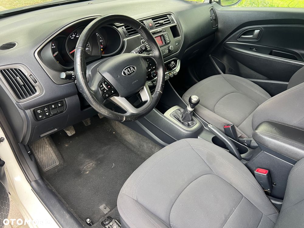 Kia Rio 1.2 L - 10