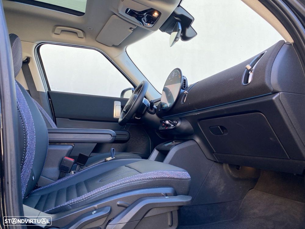 MINI Countryman D Classic M - 16