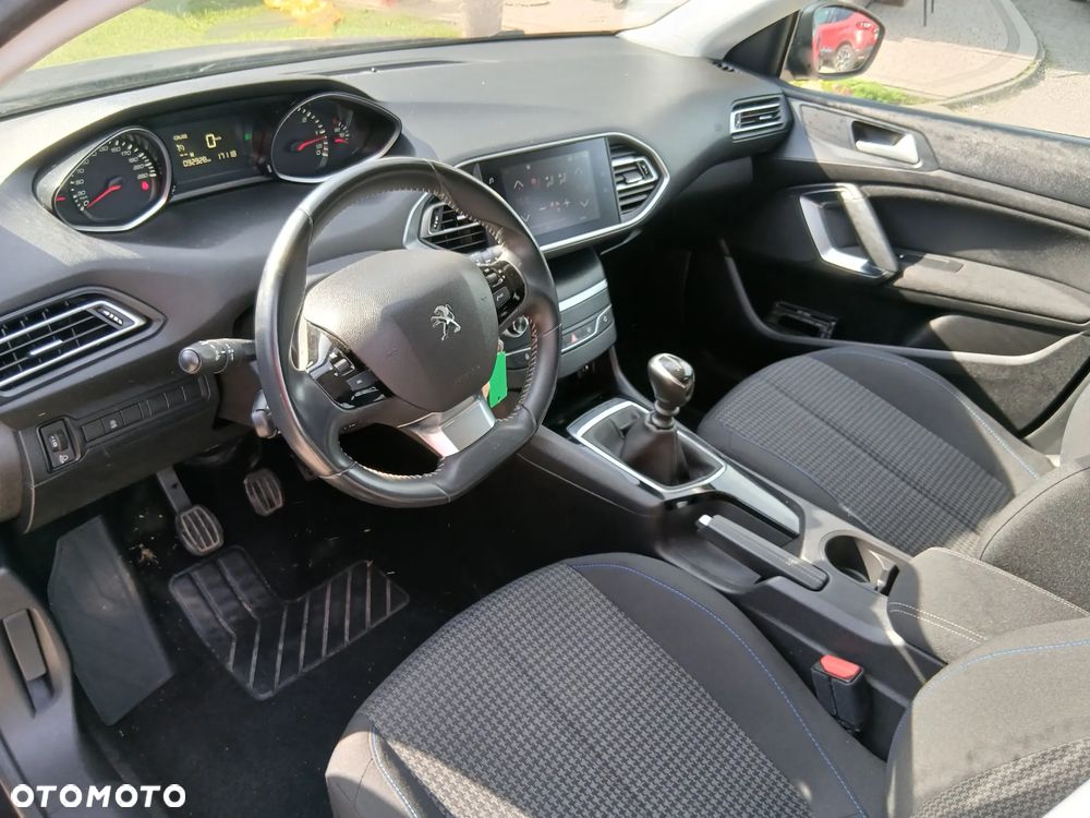 Peugeot 308 - 8