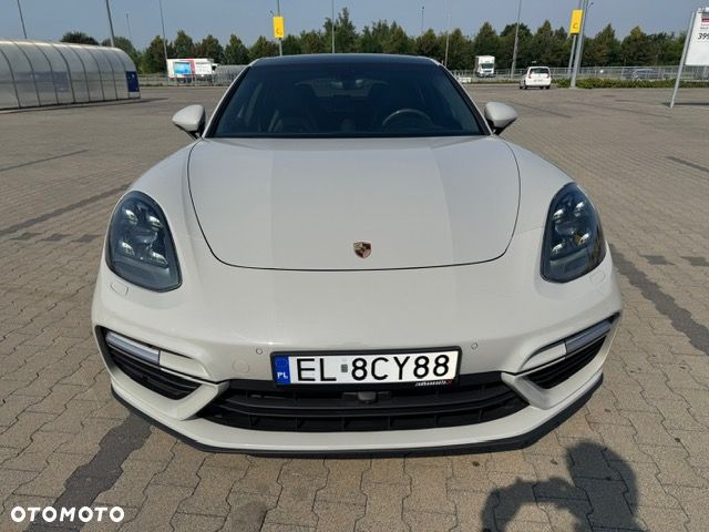 Porsche Panamera Turbo - 11