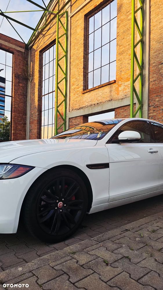Jaguar XF 2.0 T Prestige - 8
