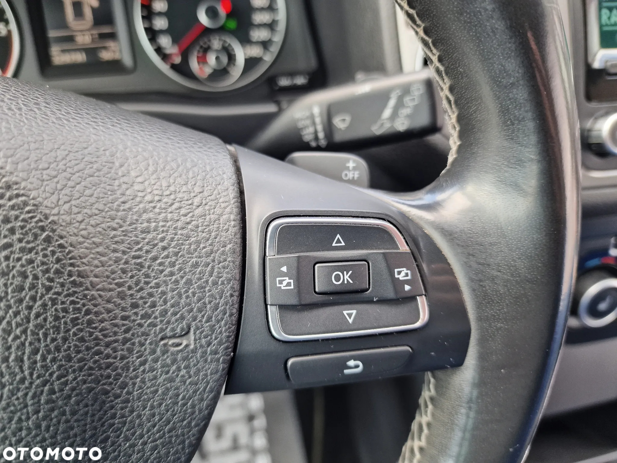 Volkswagen Golf Plus 1.6 TDI BlueMot Comfortline DSG - 26