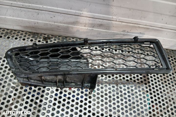 Grila bara fata dreapta 8200301496 8200301496 Dacia Logan 1 [2004 - 2 - 2