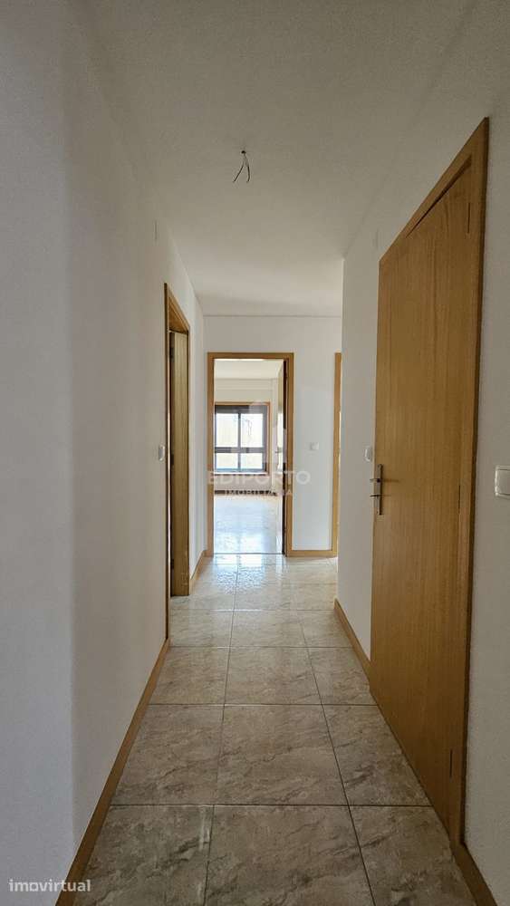 Excelente Apartamento T3 em Rio Tinto com Garagem e Varanda - Grande imagem: 2/20