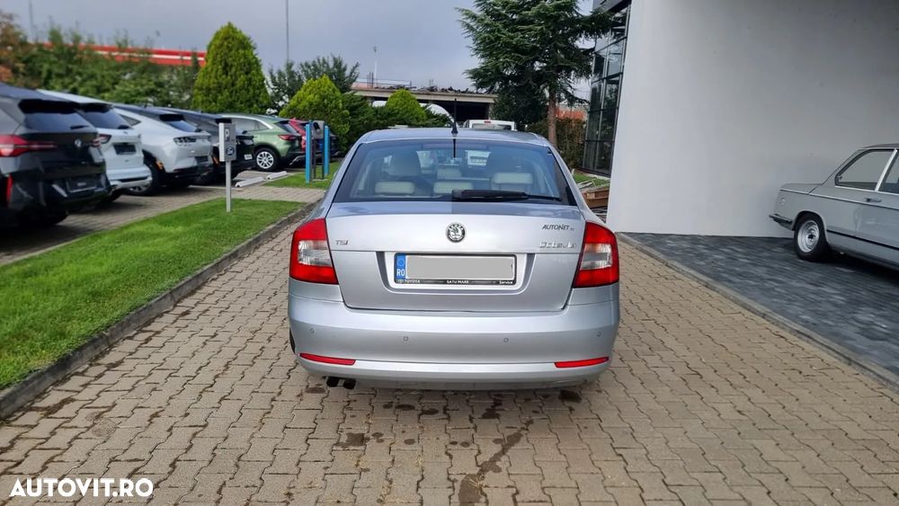 Skoda Octavia 1.8 TSI Business DSG - 5