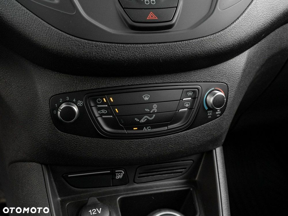 Ford Transit Courier - 19