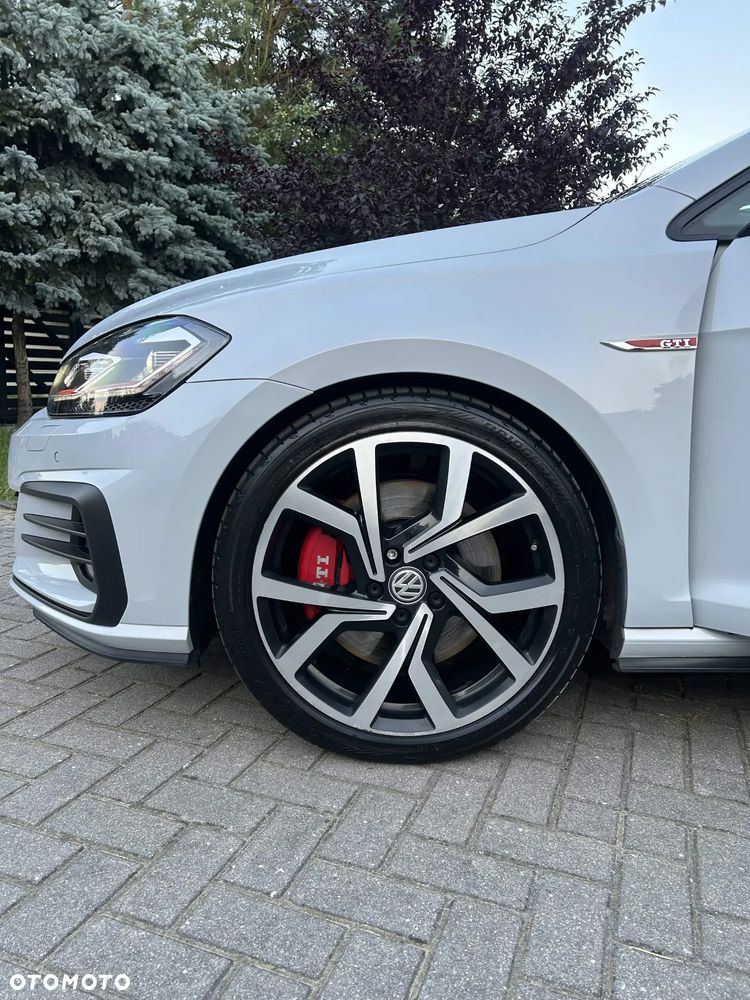 Volkswagen Golf - 4