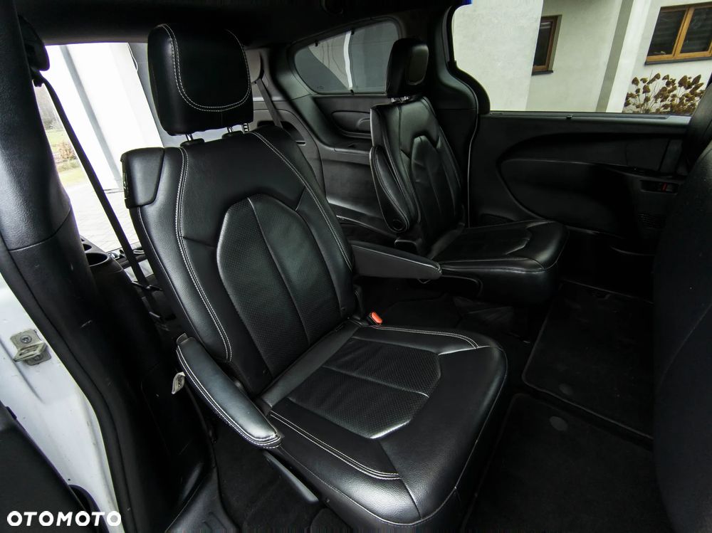 Chrysler Pacifica - 35