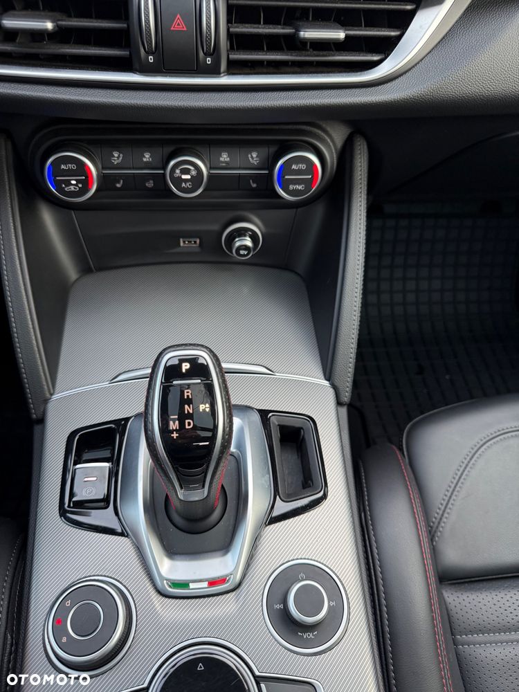 Alfa Romeo Stelvio 2.0 Turbo Competizione Q4 - 39