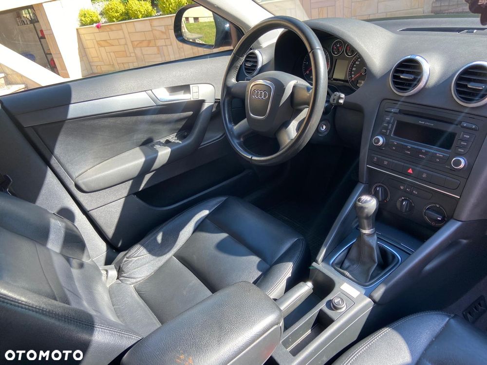 Audi A3 Sportback 1.6 TDI DPF Ambiente - 16