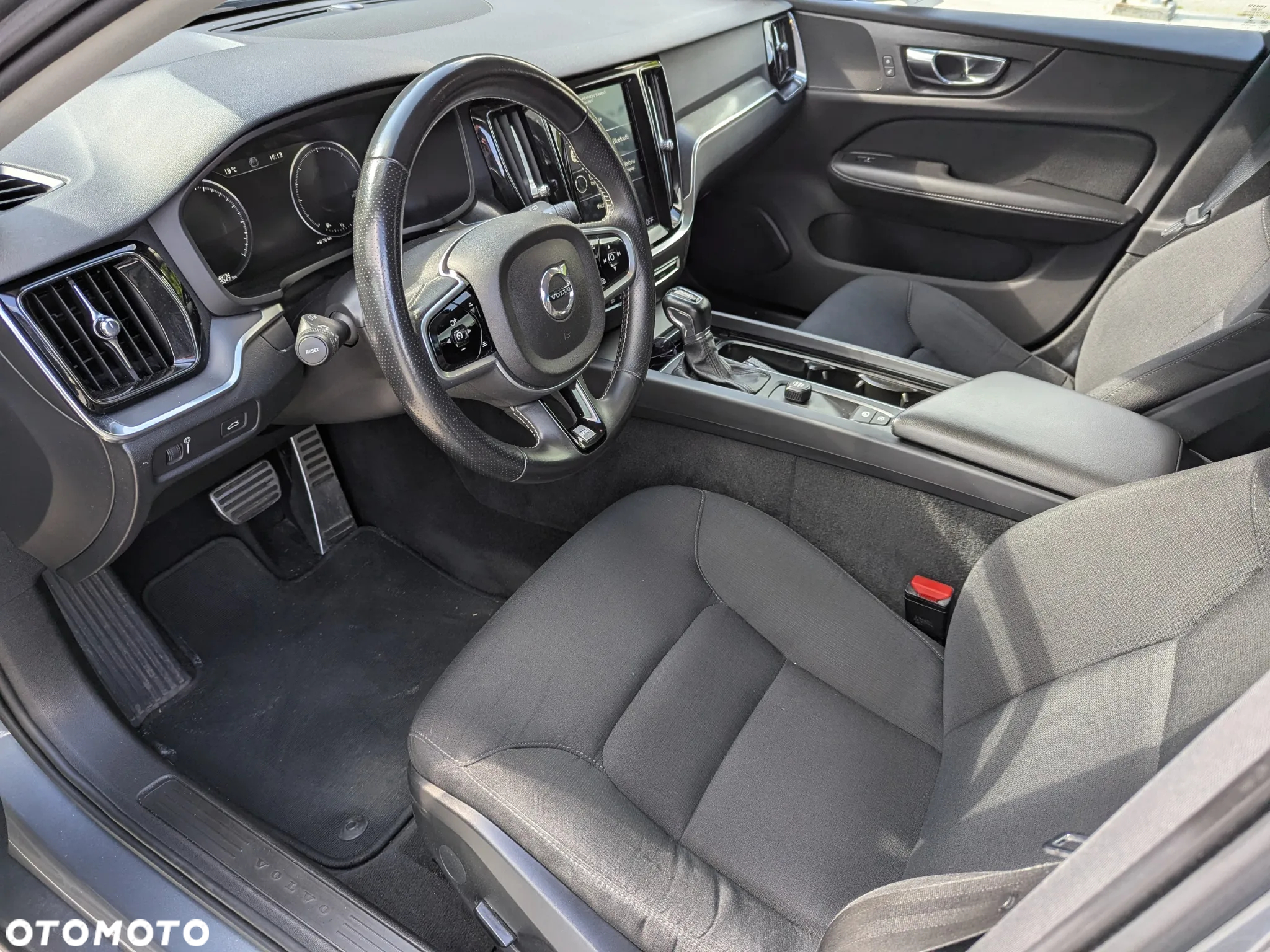 Volvo V60 D3 R-Design - 14