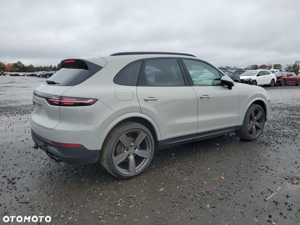Porsche Cayenne - 4