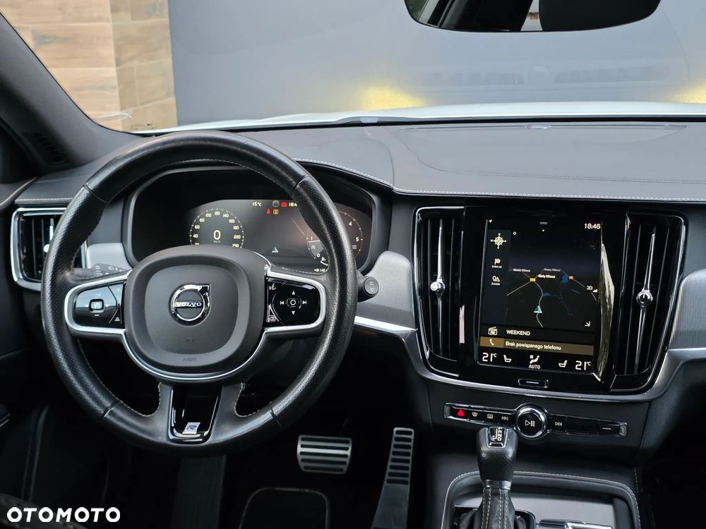 Volvo V90 D5 SCR AWD R-Design - 29