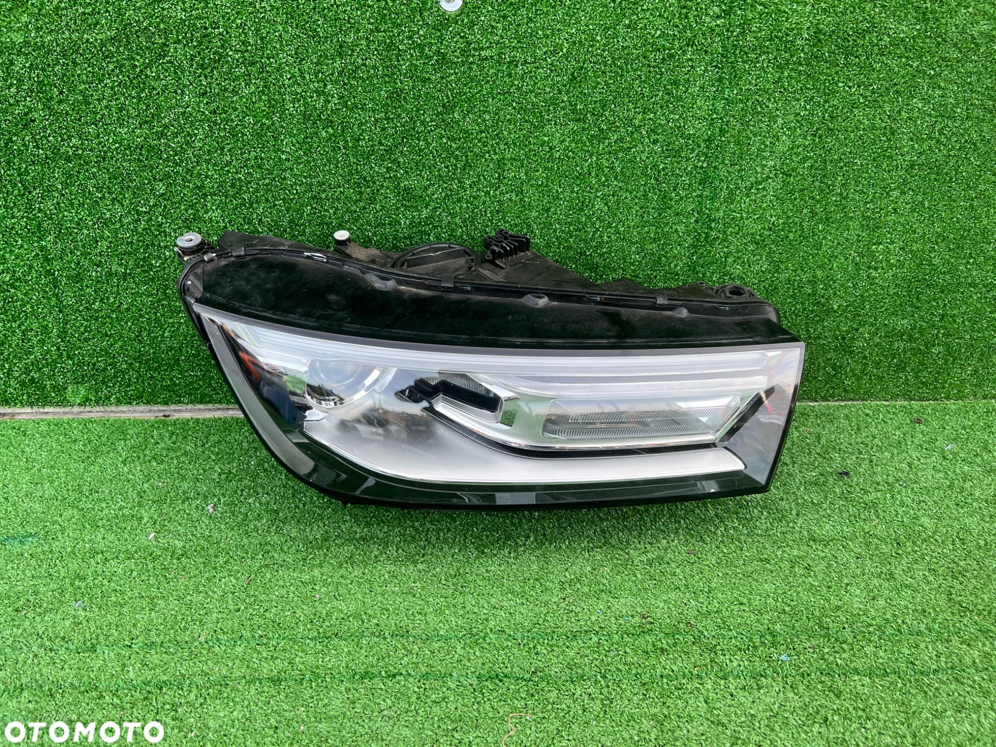 AUDI Q5 II LAMPA PRAWY PRZÓD 80A.941.006 XENON - 1