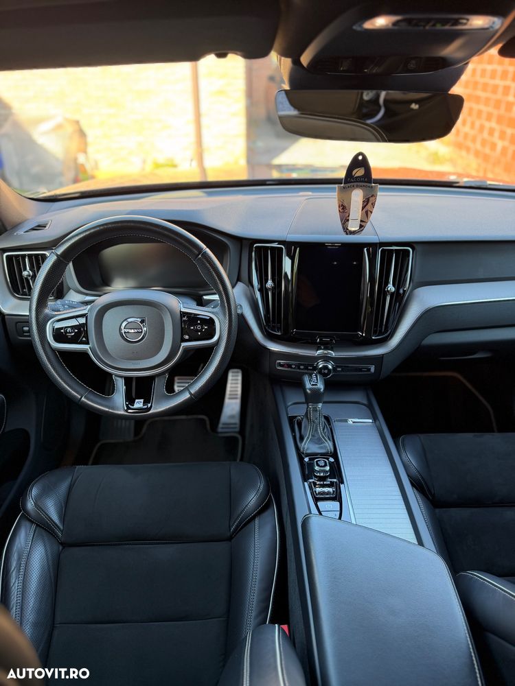 Volvo XC 60 T5 AWD R-Design - 9