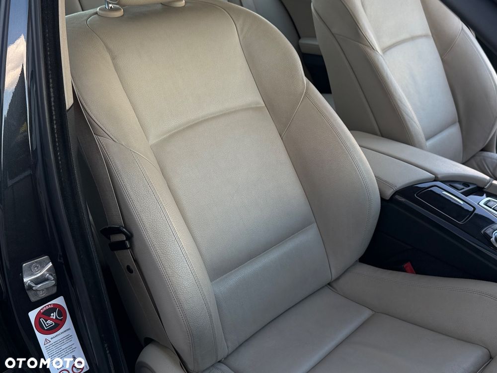 BMW Seria 5 528i Sport-Aut Luxury Line - 30