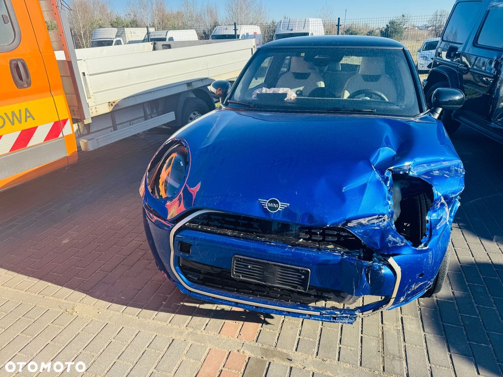 MINI Cooper C Essential Trim - 6