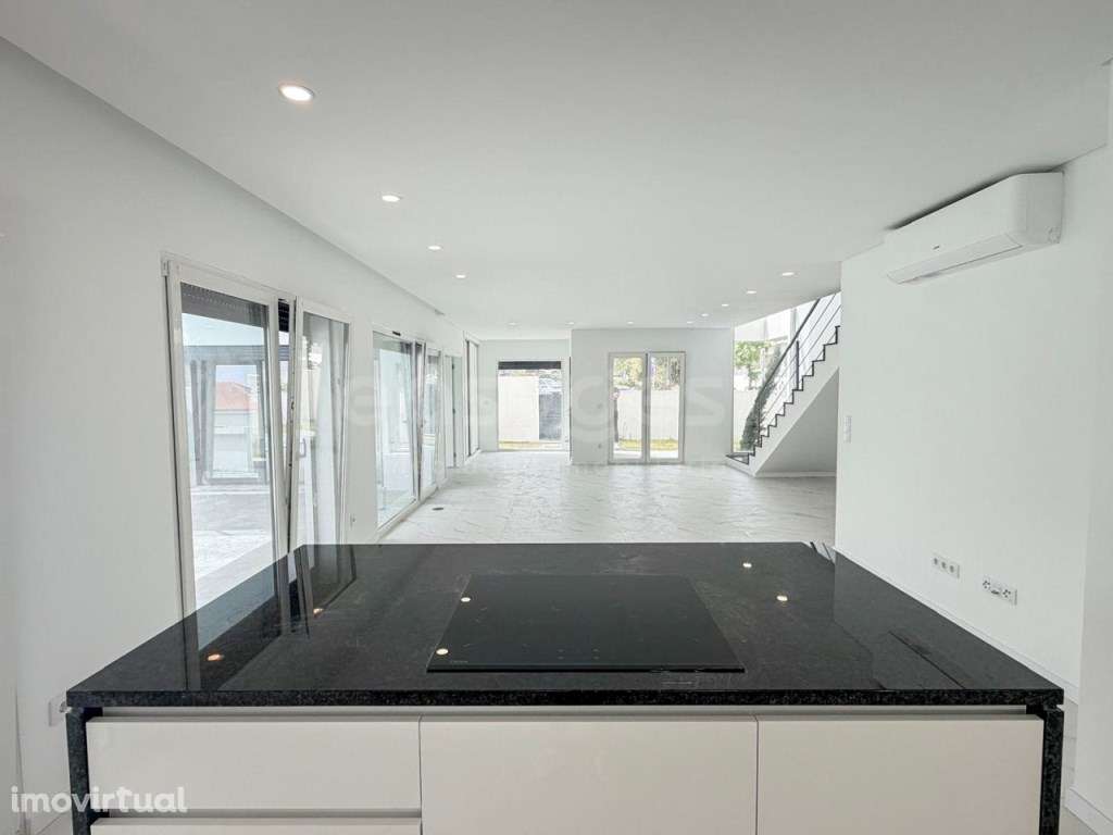 Moradia Única T4 Isolada com Piscina, Urbanização em Palmela - Grande imagem: 4/46