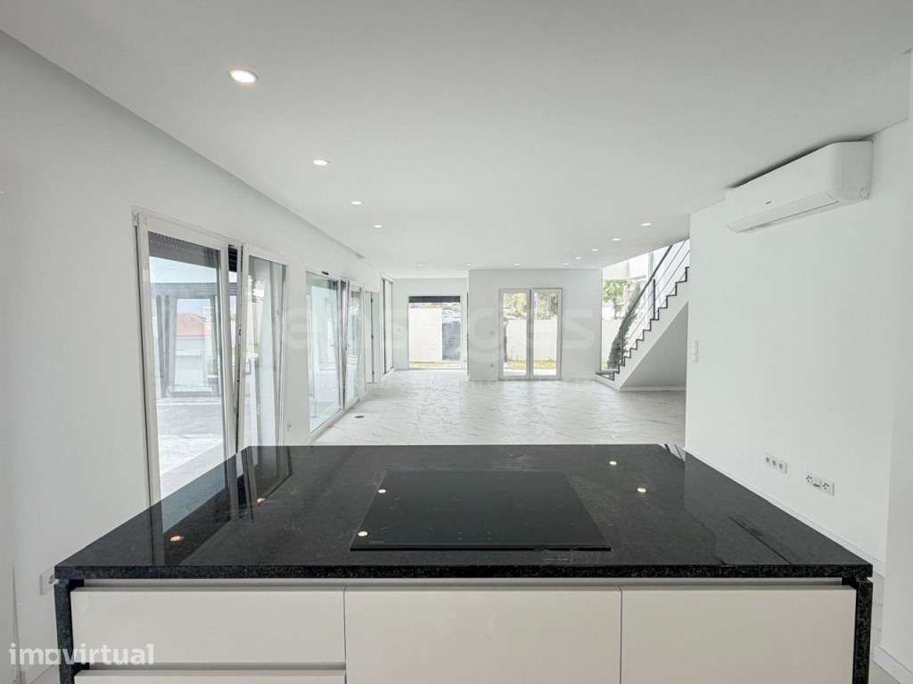 Moradia Única T4 Isolada com Piscina, Urbanização em Palmela - Grande imagem: 4/46