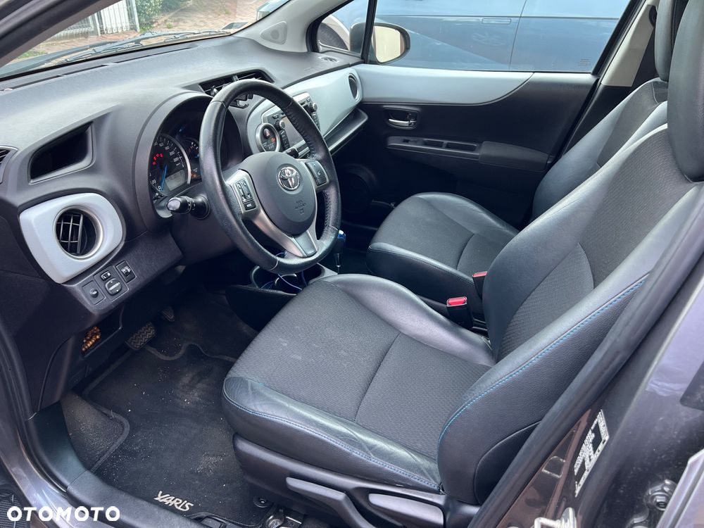 Toyota Yaris Hybrid 100 Premium - 4