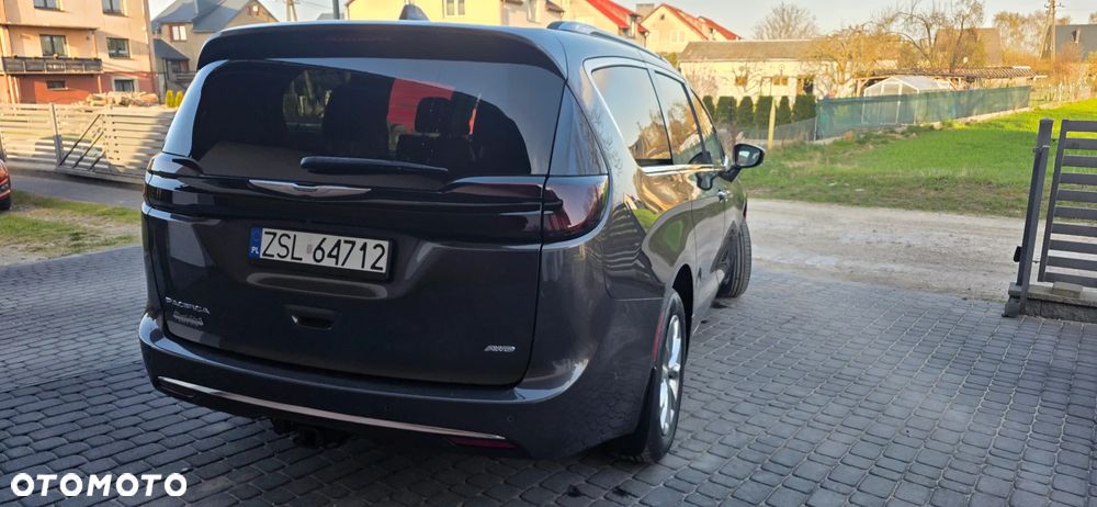 Chrysler Pacifica - 10