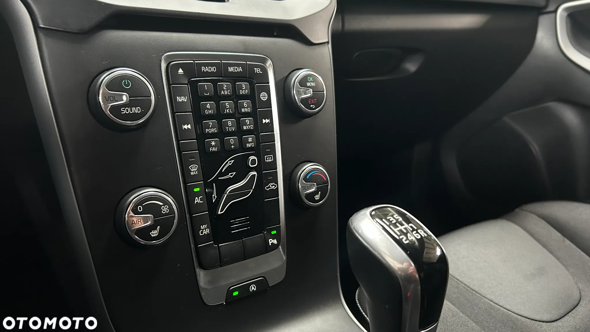 Volvo V40 D2 Drive-E Momentum - 16