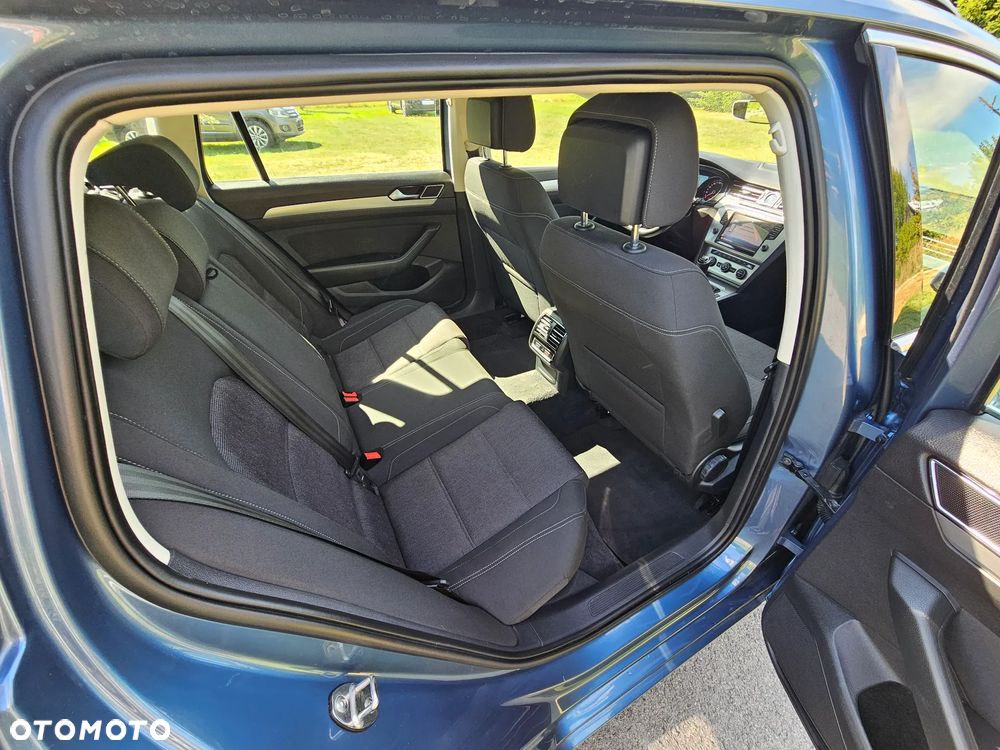 Volkswagen Passat 2.0 TDI (BlueMotion Technology) Trendline - 16