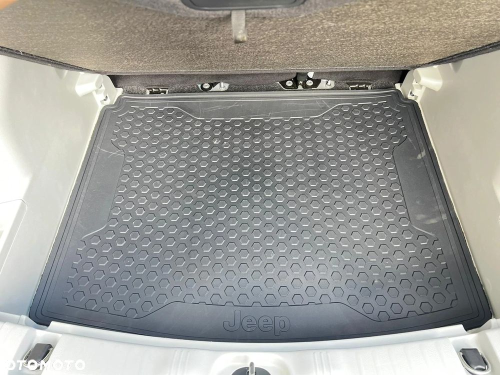 Jeep Compass - 25