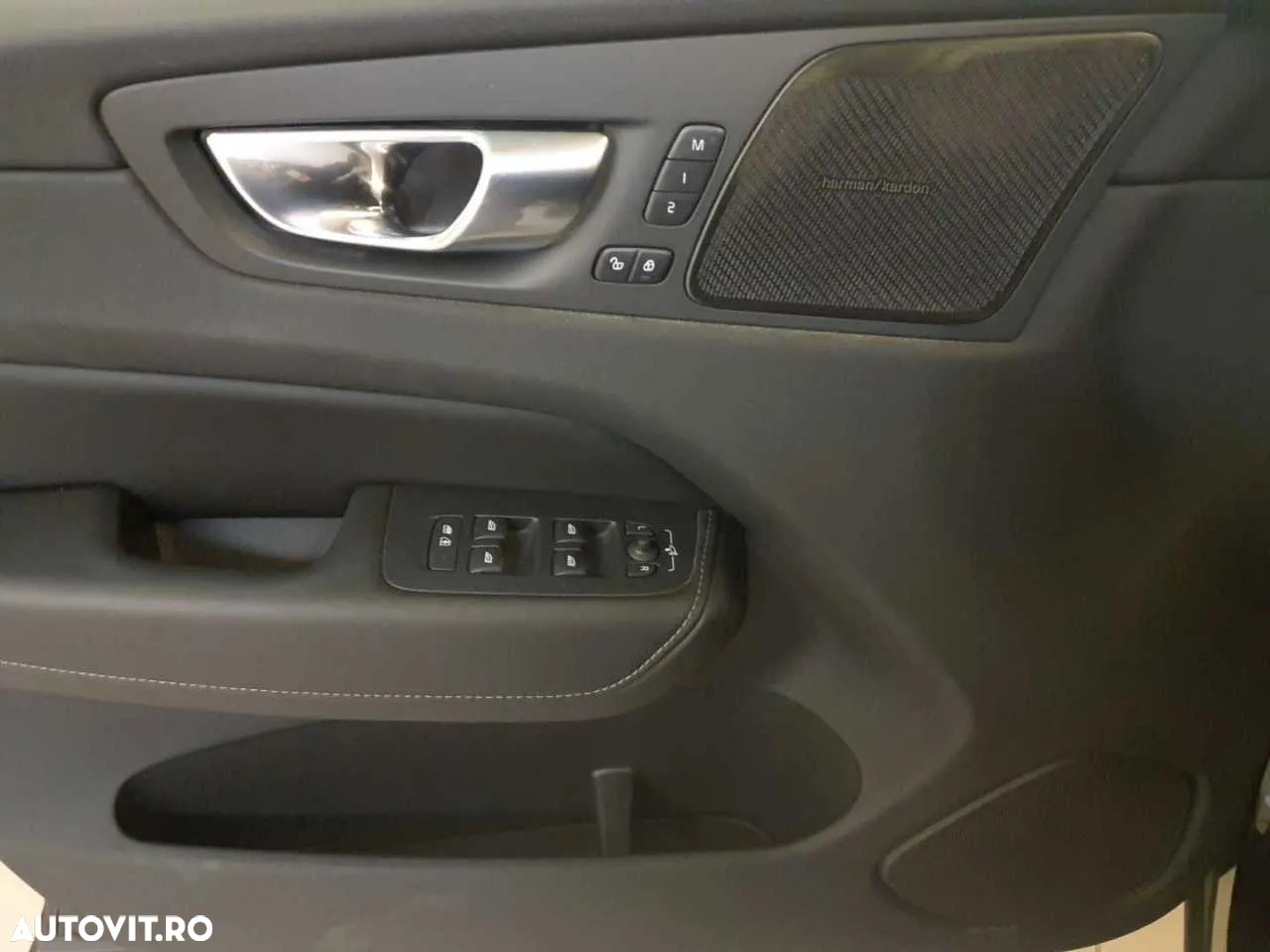 Volvo XC 60 B4 D AWD Plus Dark - 8
