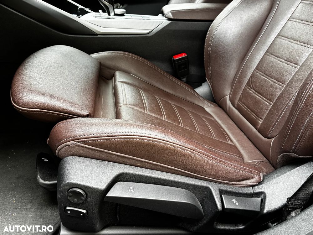 BMW Seria 3 320e Aut. Luxury Line - 12