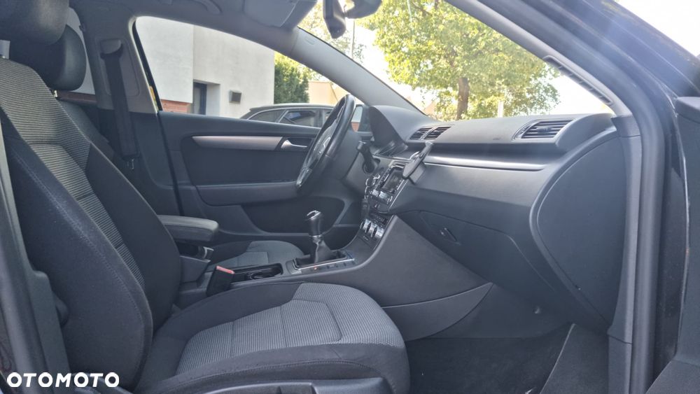 Volkswagen Passat - 21