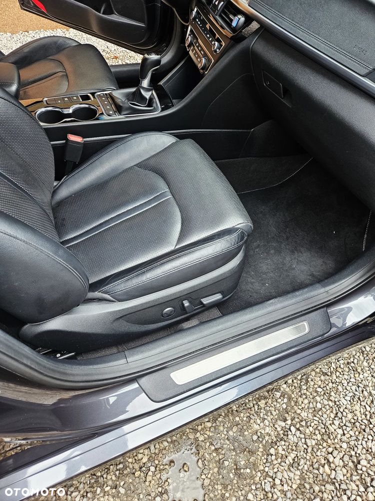 Kia Optima 2.0 L - 11