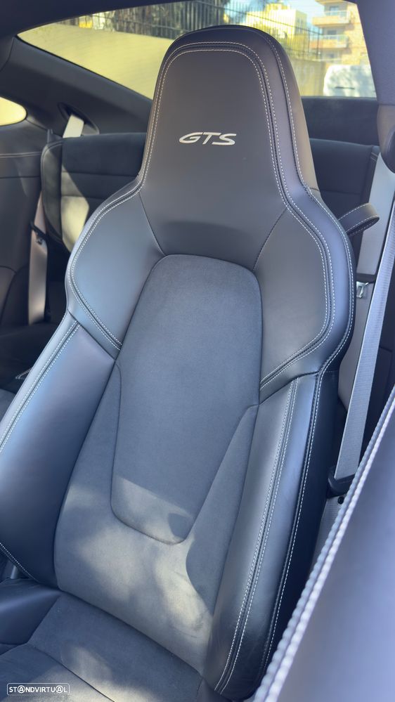 Porsche 911 (992) Carrera 4 GTS PDK - 25