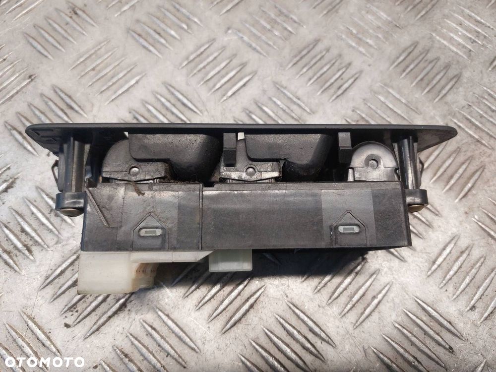 PRZEŁĄCZNIK PANEL SZYB LEWY PRZÓD SUBARU FORESTER I LIFT - 3