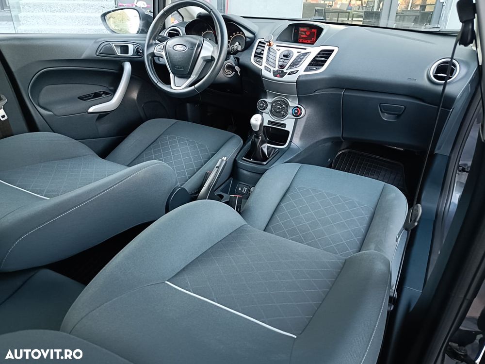 Ford Fiesta 1.25i Ghia - 8