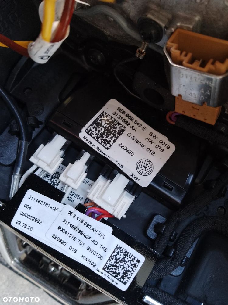 OCTAVIA IV KIEROWNICA MULTI GRZANA DSG 5E3959542G JAK NOWA - 13