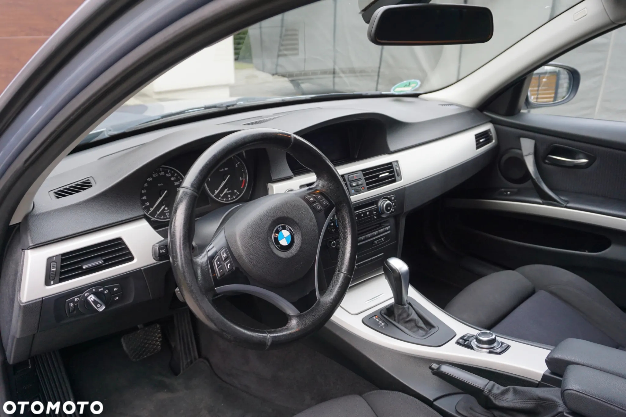 BMW Seria 3 318d DPF Touring - 14