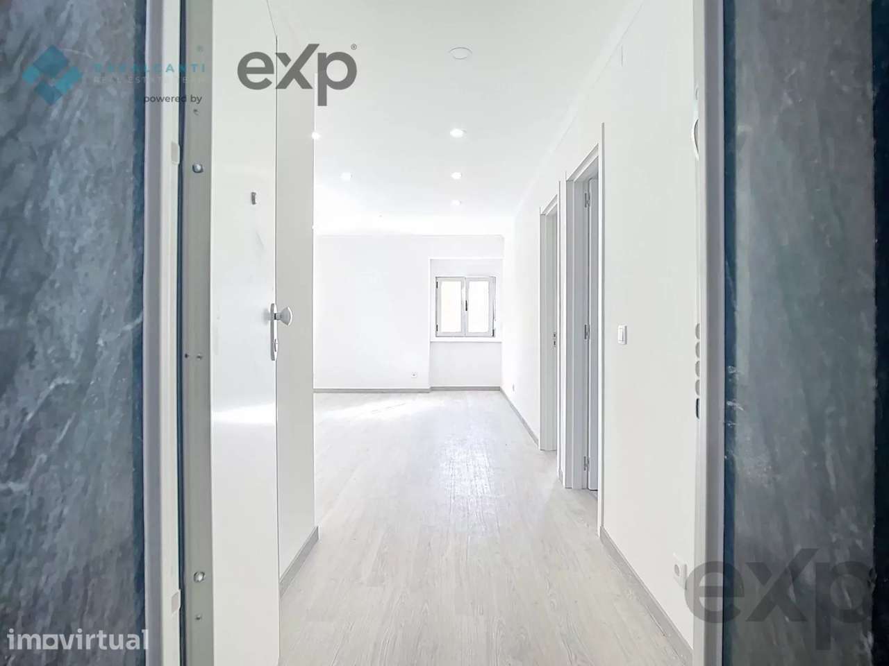 Apartamento T2 totalmente remodelado à venda na Amadora - Grande imagem: 4/24
